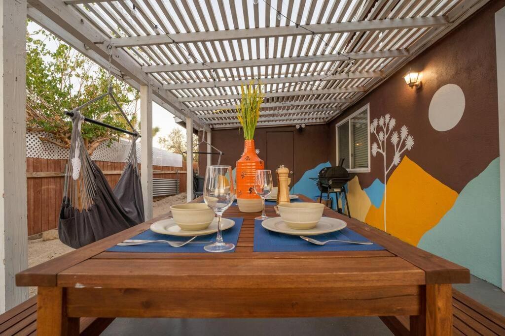 Palm Vista Retreat *Hot Tub/Cowboy Pool/Hammocks* Villa Джошуа Три Екстериор снимка