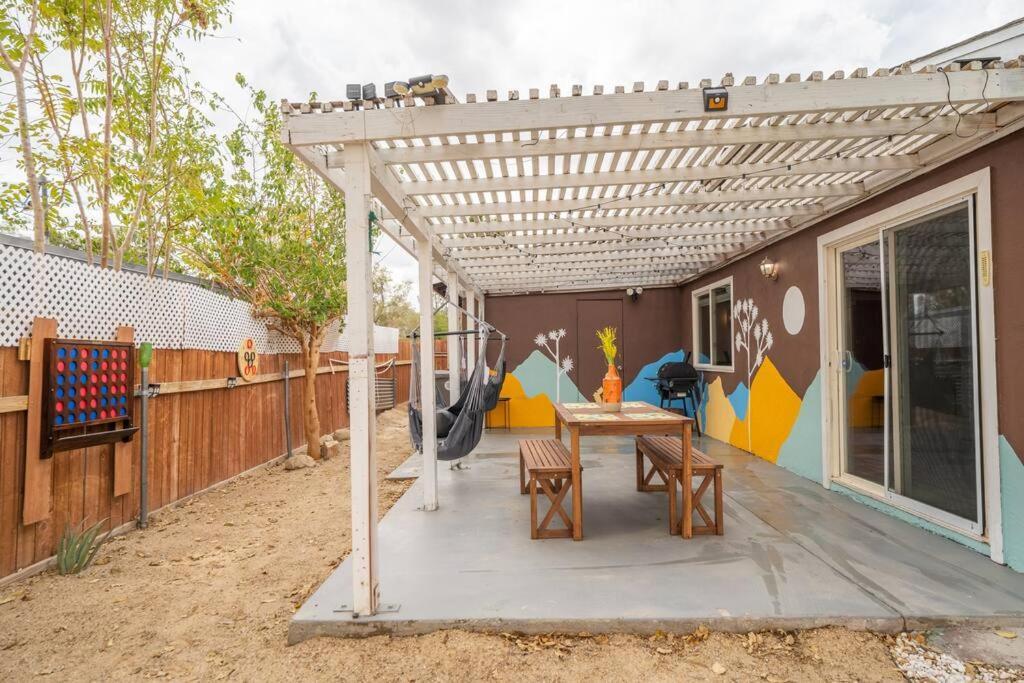 Palm Vista Retreat *Hot Tub/Cowboy Pool/Hammocks* Villa Джошуа Три Екстериор снимка