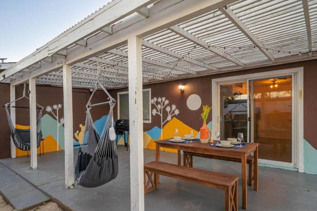 Palm Vista Retreat *Hot Tub/Cowboy Pool/Hammocks* Villa Джошуа Три Екстериор снимка