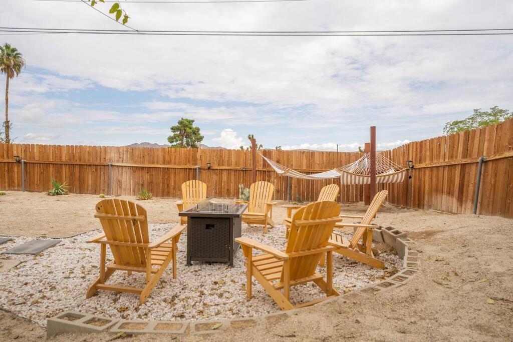 Palm Vista Retreat *Hot Tub/Cowboy Pool/Hammocks* Villa Джошуа Три Екстериор снимка