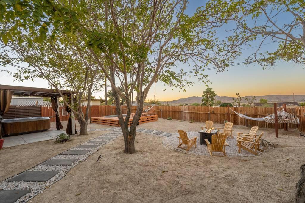 Palm Vista Retreat *Hot Tub/Cowboy Pool/Hammocks* Villa Джошуа Три Екстериор снимка