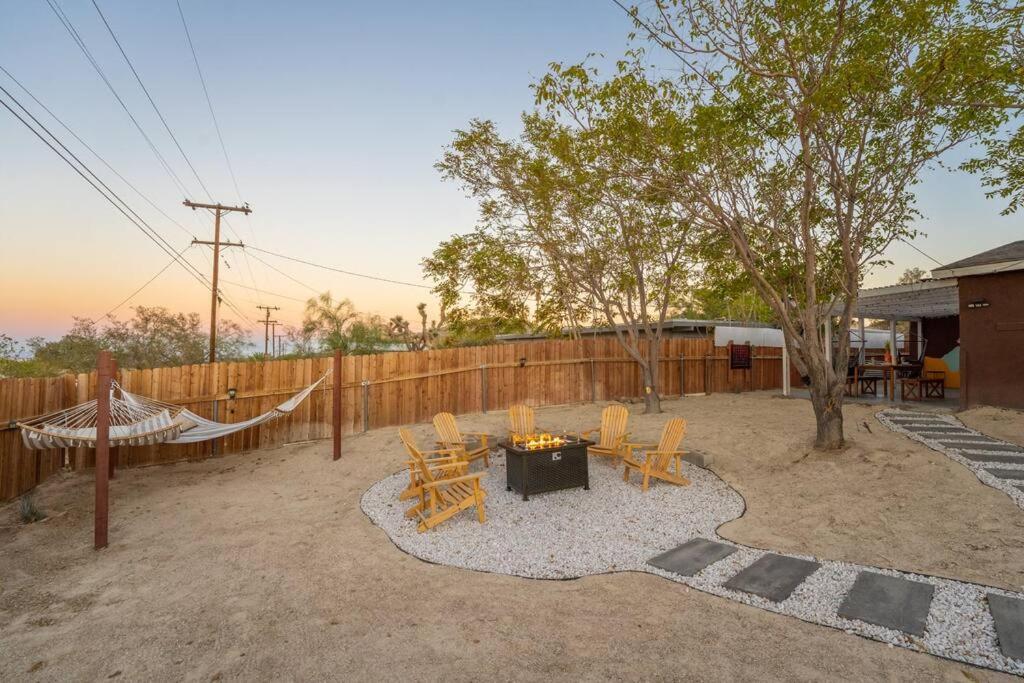 Palm Vista Retreat *Hot Tub/Cowboy Pool/Hammocks* Villa Джошуа Три Екстериор снимка
