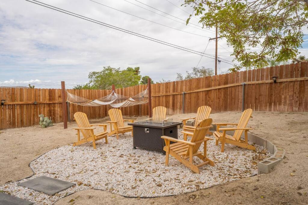 Palm Vista Retreat *Hot Tub/Cowboy Pool/Hammocks* Villa Джошуа Три Екстериор снимка